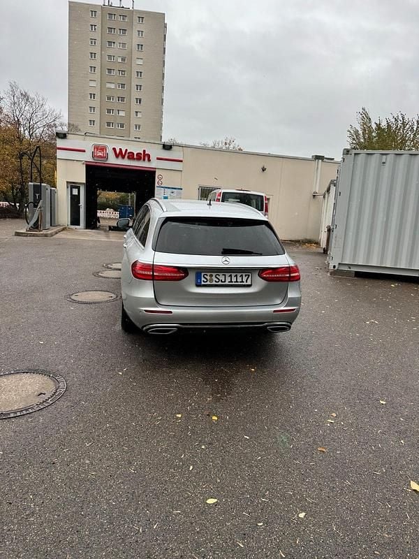 Gebraucht Mercedes E220 194 PS (142 kW) 2019 Silber Kombi