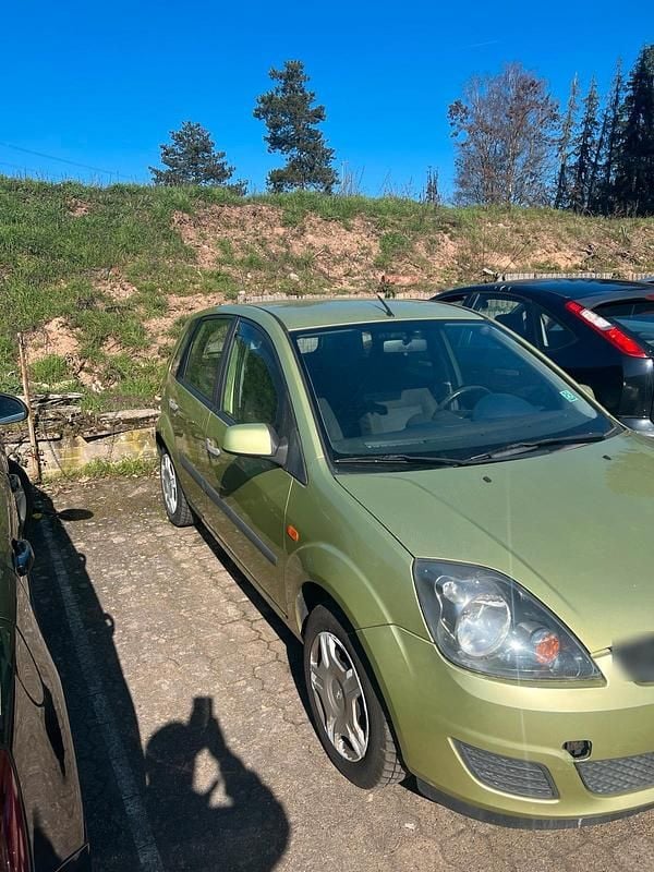 Gebraucht Ford Fiesta 83 PS (61 kW) 2007 Grün Kleinwagen
