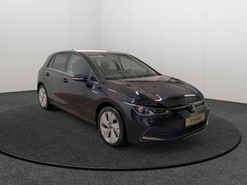Gebraucht VW Golf VIII Style 150 PS (110 kW) 2021 Deep black (metallic) Limousine