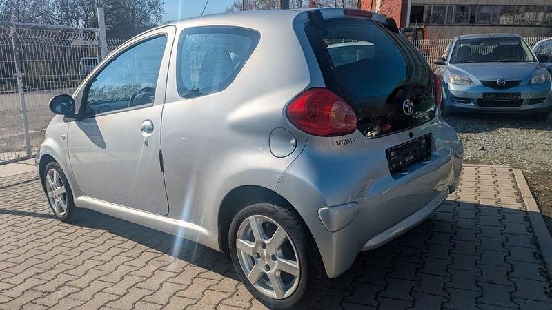 Gebraucht Toyota Aygo Cool 68 PS (50 kW) 2006 Silber Kleinwagen