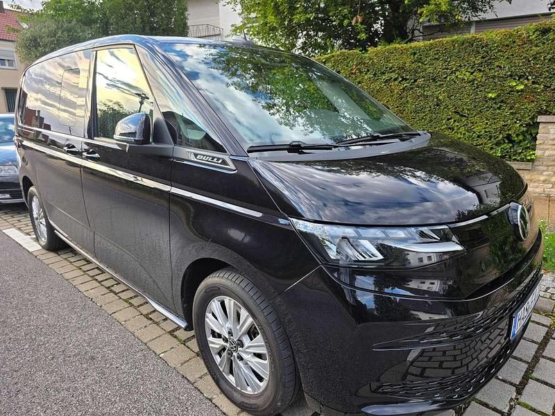 Gebraucht VW Multivan 150 PS (110 kW) 2024 Schwarz Van