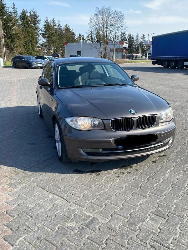 Braun Gebraucht 2009 BMW 118 Coupé Coupé | 3.000 € - Bild 1/4