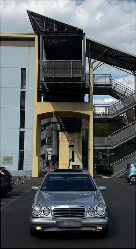 Gebraucht Mercedes E240 Avantgarde 170 PS (125 kW) 1998 Silber Limousine