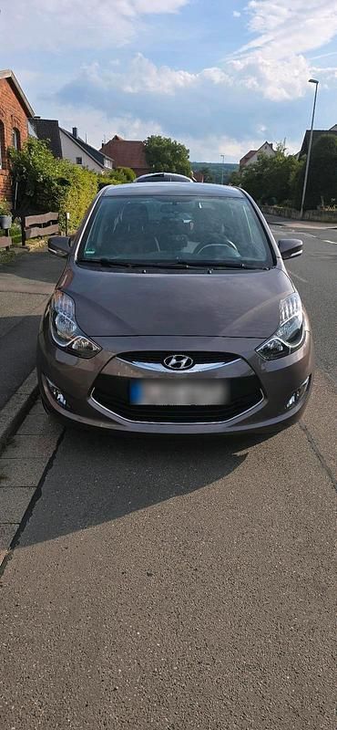 Braun Gebraucht 2011 Hyundai ix20 Van / Kleinbus | 6.900 € (Etwas zu teuer) - Bild 1/4