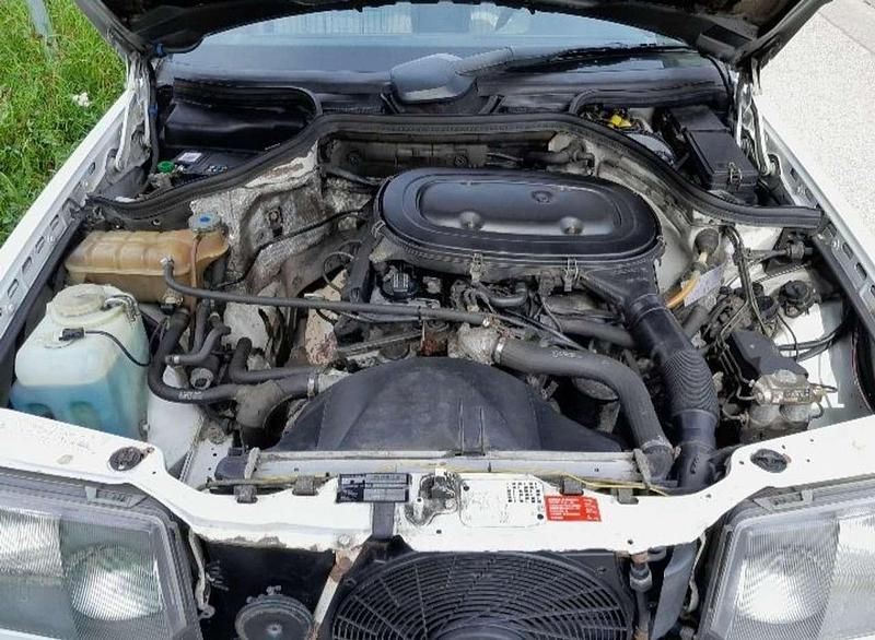 Gebraucht Mercedes 230 132 PS (97 kW) 1989 Weiß Limousine