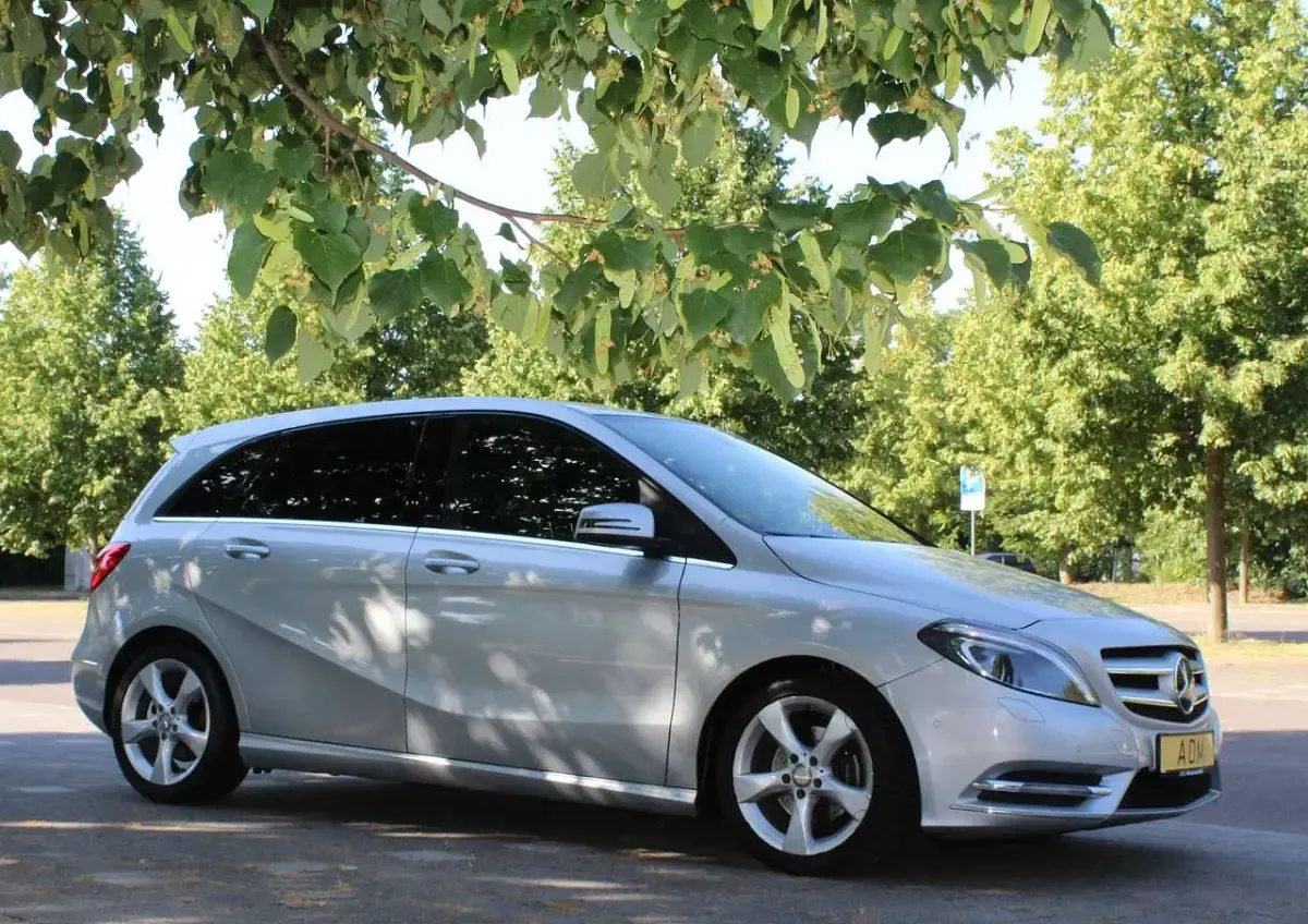 Gebraucht Mercedes B180 122 PS (89 kW) 2014 Polarsilber  metalliclack Kleinwagen