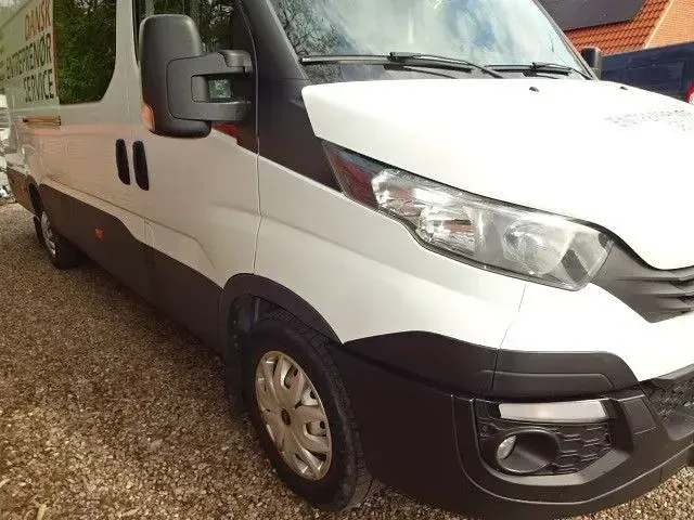 Gebraucht Iveco Daily 160 PS (117 kW) 2019 Weiß Van / Kleinbus