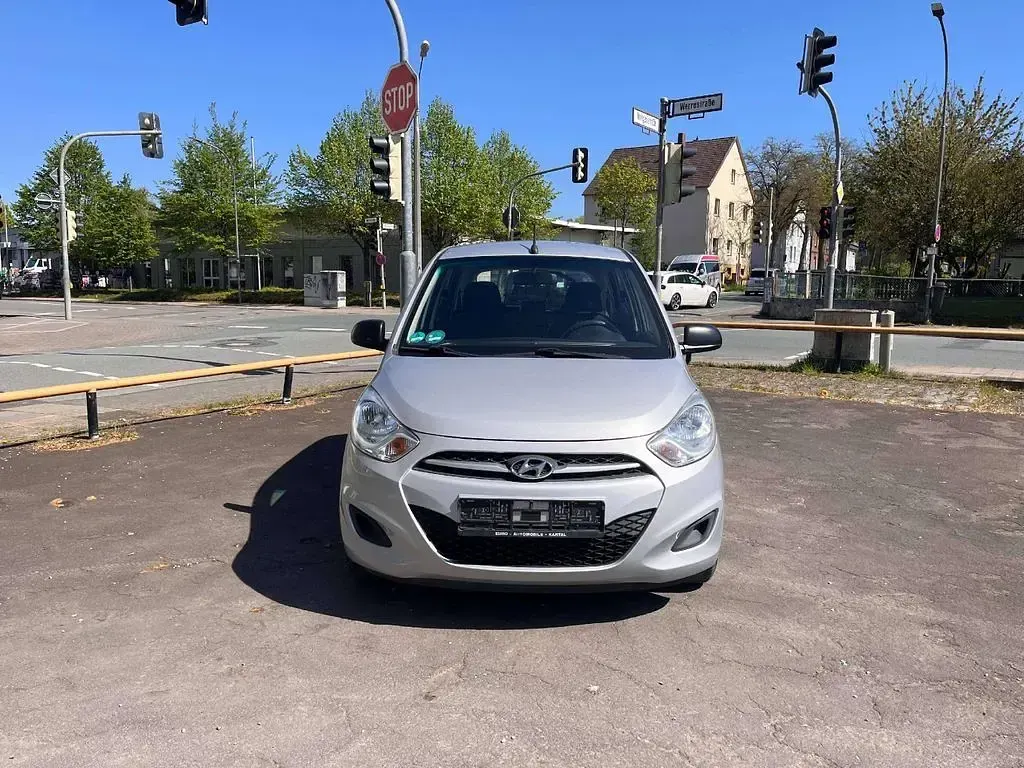 Gebraucht Hyundai i10 Edition 69 PS (50 kW) 2011 Sleek silver Kleinwagen