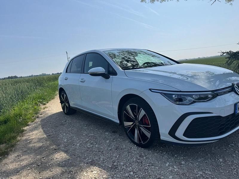 Weiß Gebraucht 2021 VW Golf VIII GTE Kleinwagen | 25.999 € (Fairer Preis) - Bild 1/4