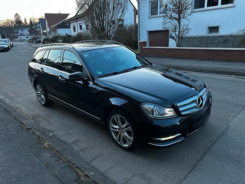 Gebraucht Mercedes C220 170 PS (125 kW) 2015 Schwarz Kombi