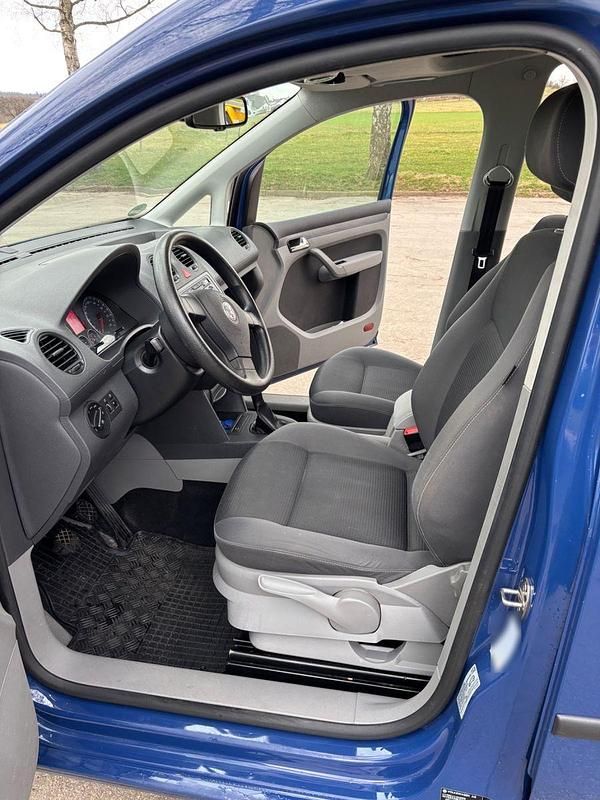 Gebraucht VW Caddy Team 105 PS (77 kW) 2010 Blau Van / Kleinbus