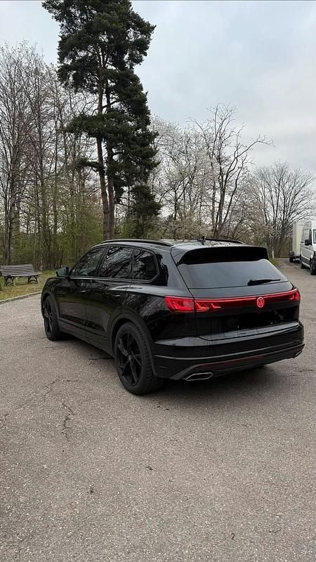 Gebraucht VW Touareg 231 PS (169 kW) 2024 Schwarz SUV