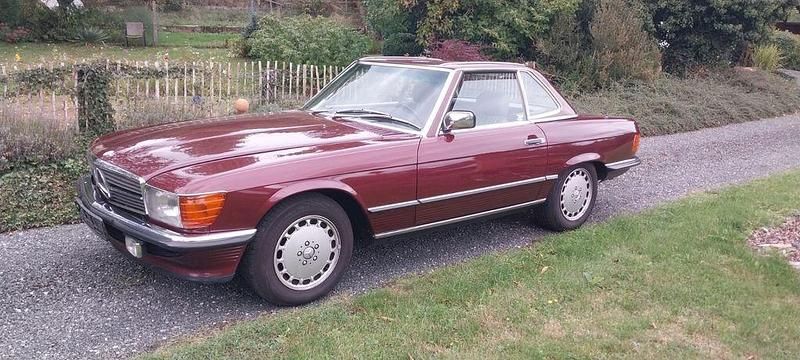 Rot Gebraucht 1986 Mercedes SL300 Cabrio | 24.900 € - Bild 1/4