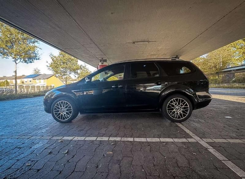 Gebraucht Ford Focus 101 PS (74 kW) 2010 Kombi