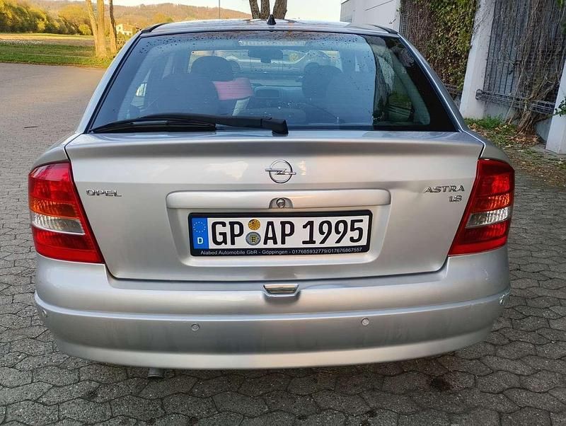 Używany Opel Astra 90 KM (66 kW) 1993 Sedan/Limuzyna