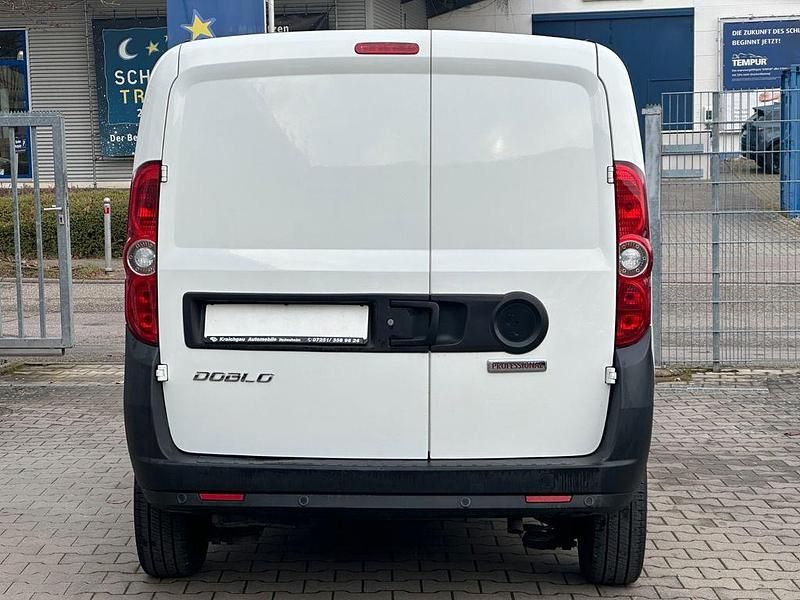 Gebraucht Fiat Doblò 95 PS (69 kW) 2020 Weiß Van / Kleinbus