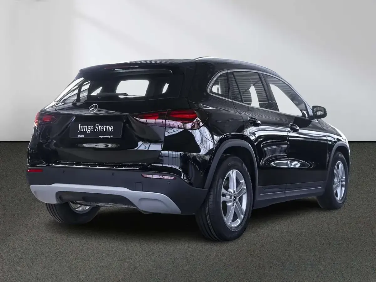 Gebraucht Mercedes GLA200 163 PS (119 kW) 2024 Unilack nachtschwarz SUV