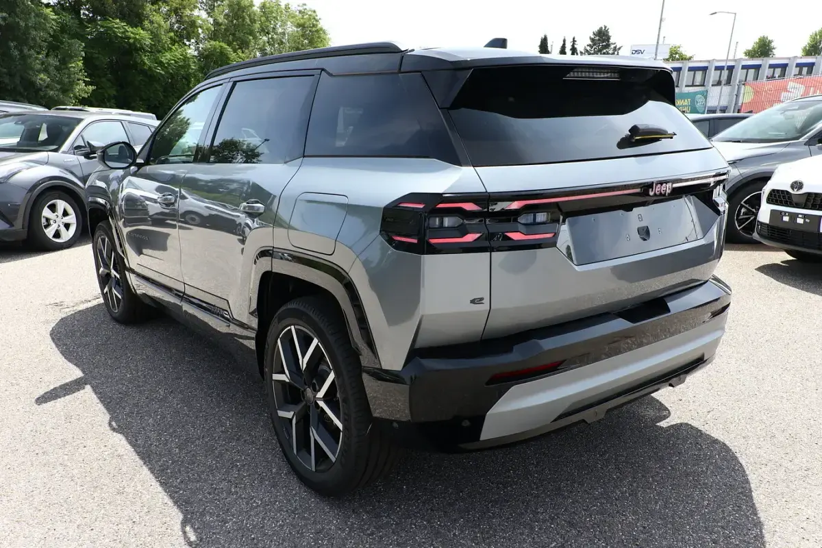 Neu Jeep Compass 156 kW (213 PS) 2026 Grau SUV