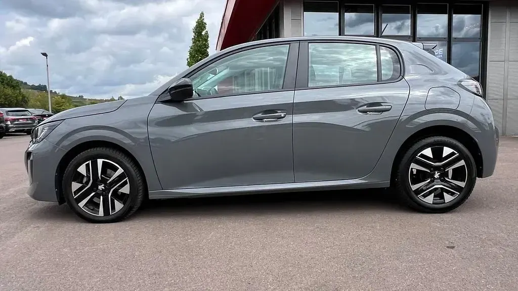 Gebraucht Peugeot 208 Active 101 PS (74 kW) 2024 Grau Kleinwagen