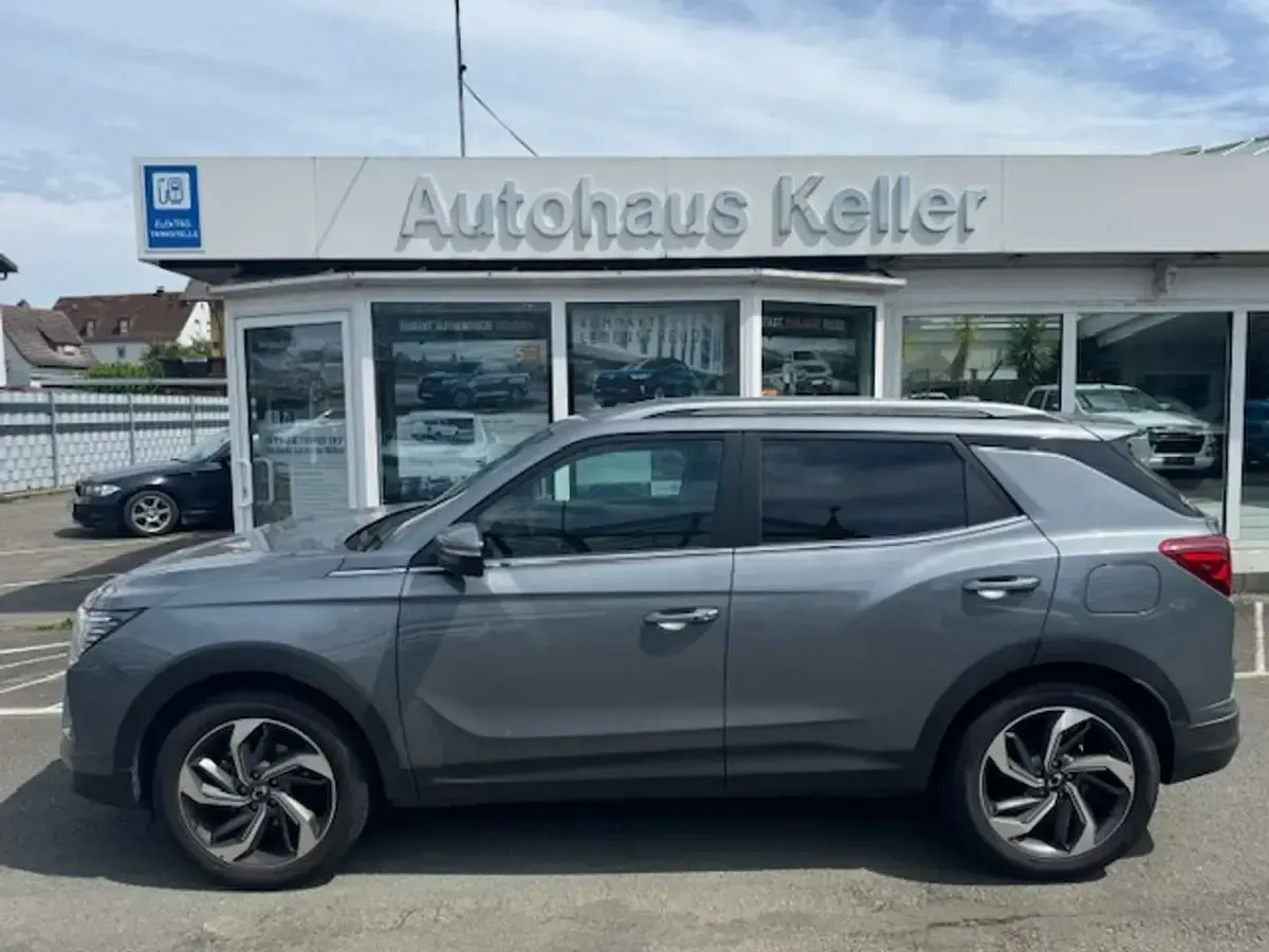 Gebraucht SsangYong Korando 163 PS (119 kW) 2020 Plantinum grey SUV