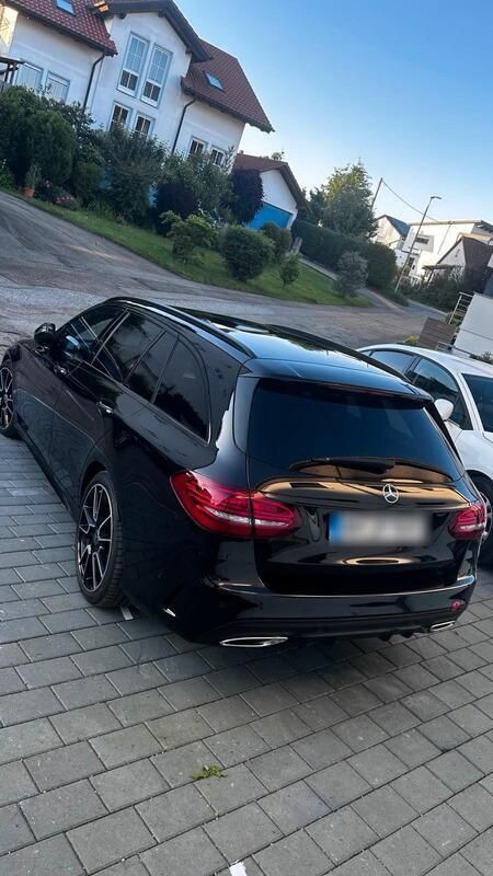 Schwarz Gebraucht 2019 Mercedes C400 AMG line Kombi | 24.500 € (Guter Preis) - Bild 1/4