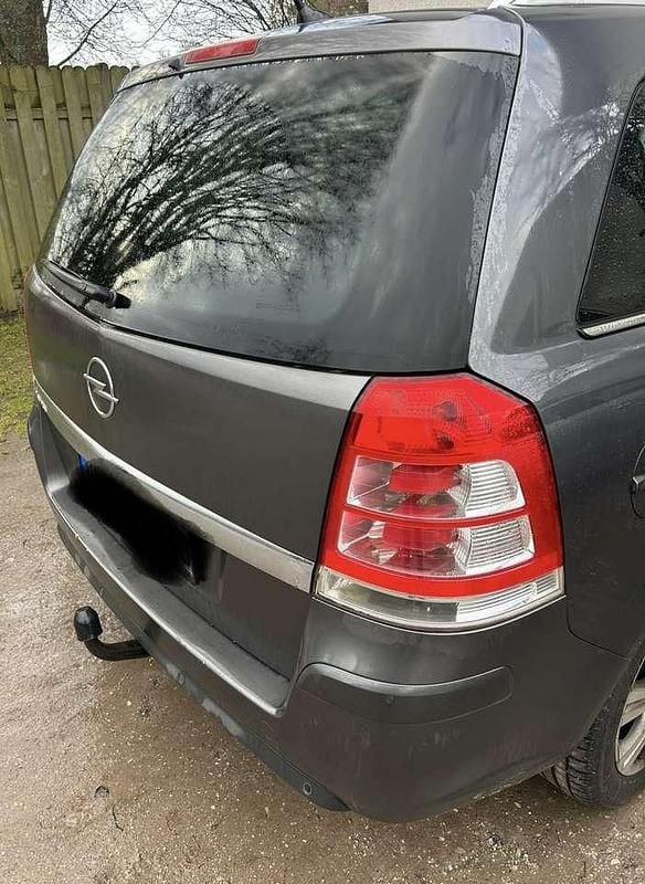 Gebraucht Opel Zafira Family 140 PS (102 kW) 2012 Grau Van / Kleinbus