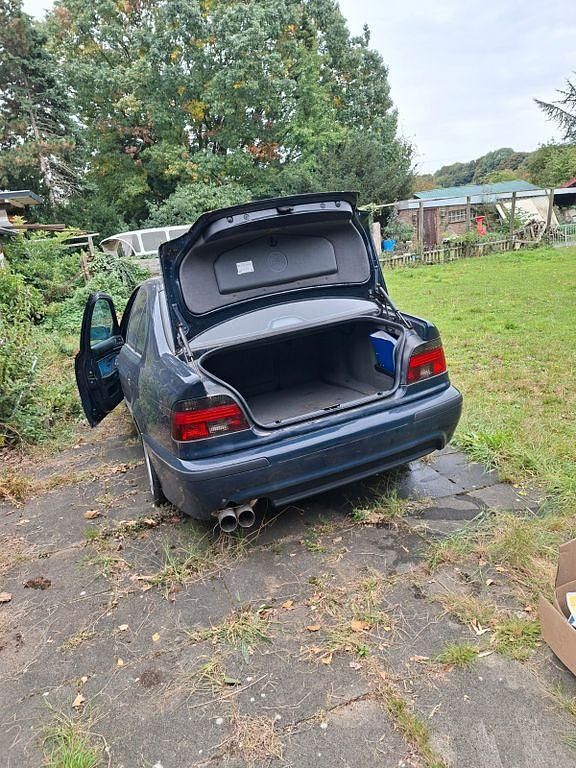 Second-hand BMW 523 Shadowline 170 CP (125 kW) 2000 Albastru Berlinǎ