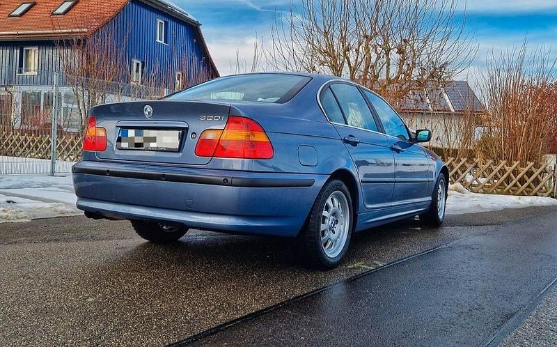 Gebraucht BMW 320 170 PS (125 kW) 2003 Blau Limousine