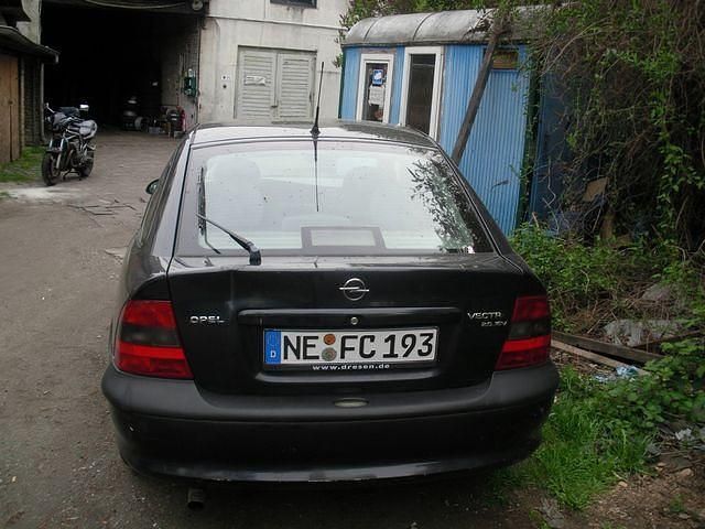 Gebraucht Opel Vectra 136 PS (100 kW) 1997 Schwarz Limousine