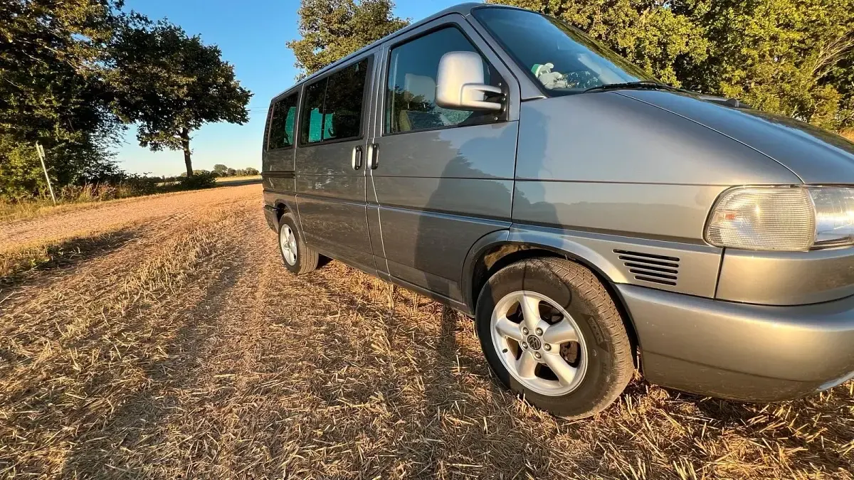 Gebraucht VW Multivan 102 PS (75 kW) 1999 Silber Van / Kleinbus