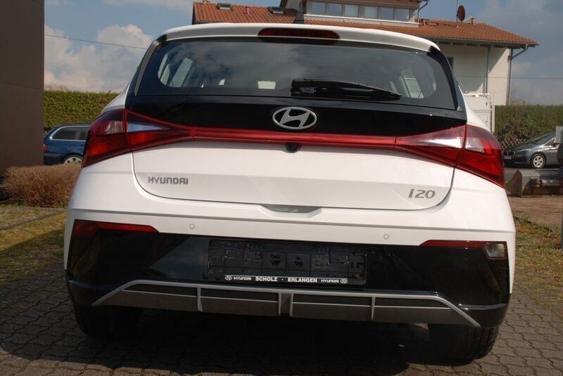 Gebraucht Hyundai i20 Select 101 PS (74 kW) 2024 Weiß Limousine