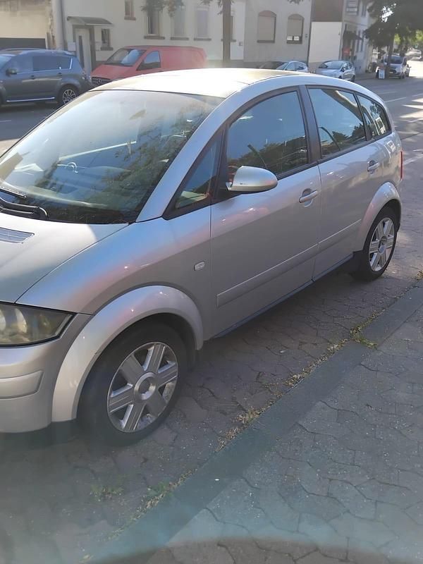 Silber Gebraucht 2002 Audi A2 Kleinwagen | 950 € - Bild 1/4