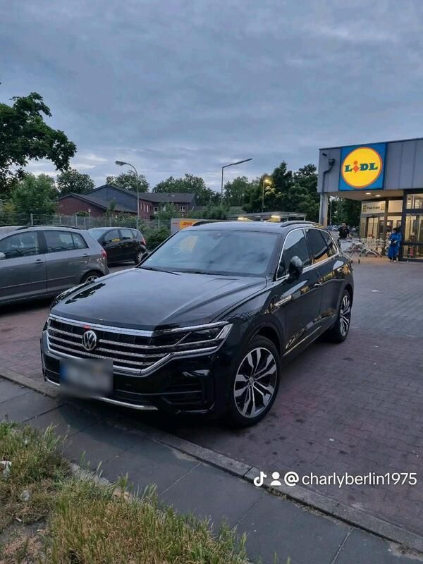 Schwarz Gebraucht 2020 VW Touareg R-line SUV | 29.999 € (Superpreis) - Bild 1/4