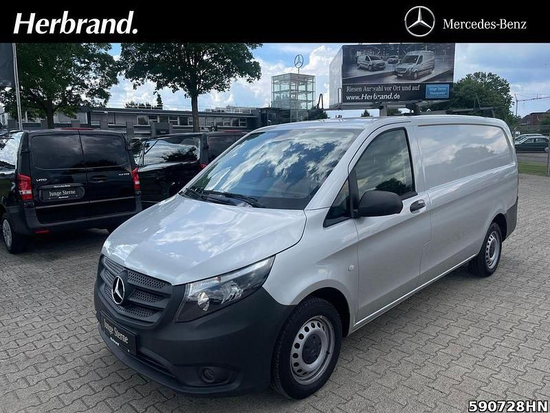 Silber Gebraucht 2021 Mercedes Vito Van / Kleinbus | 23.798 € (Etwas zu teuer) - Bild 1/4