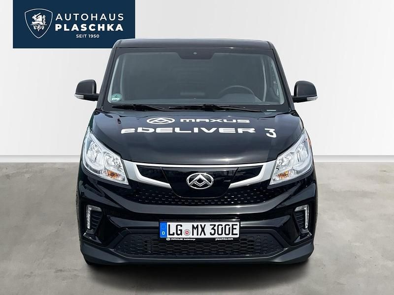 Gebraucht Maxus eDeliver 3 117 kW (160 PS) 2024 Schwarz Van