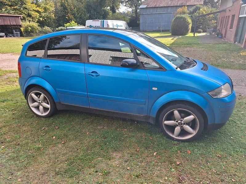 Blau Gebraucht 2002 Audi A2 Kleinwagen | 950 € (Superpreis) - Bild 1/4