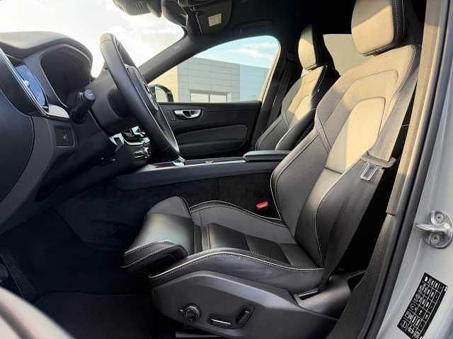 Gebraucht Volvo XC60 Plus 197 PS (144 kW) 2024 Grau SUV