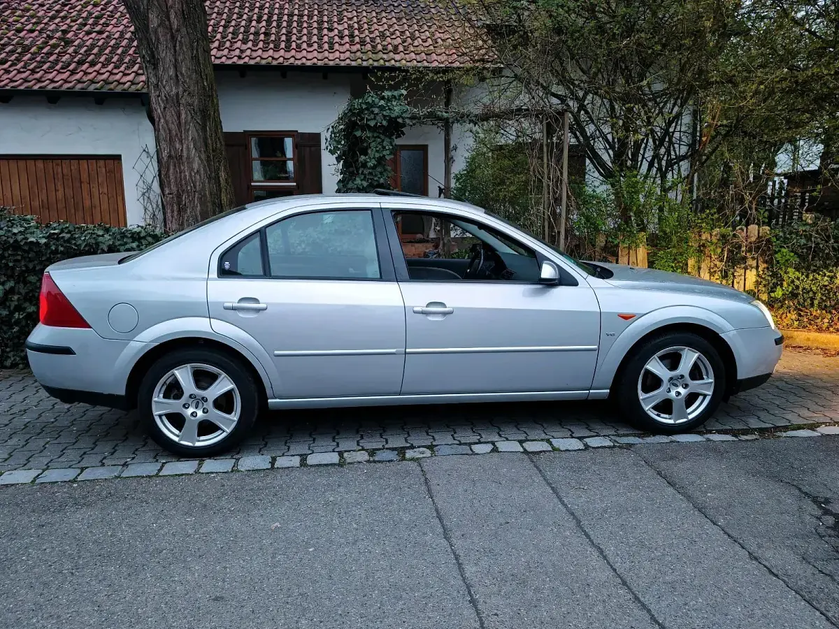Używany Ford Mondeo 170 KM (125 kW) 2003 Szary Sedan/Limuzyna