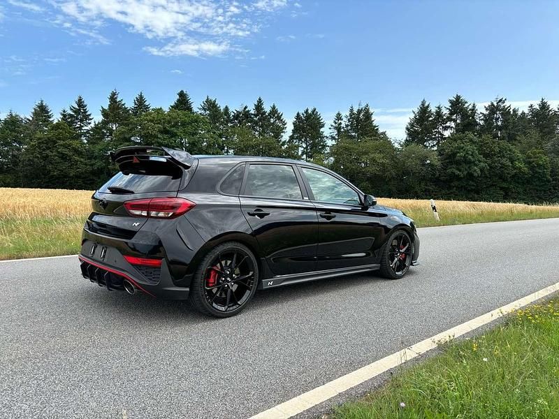 Schwarz Gebraucht 2022 Hyundai i30 N Performance Limousine | 27.790 € (Fairer Preis) - Bild 1/4