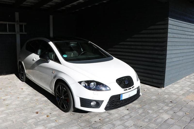 Weiß Gebraucht 2010 Cupra Leon Limousine | 6.900 € (Guter Preis) - Bild 1/4