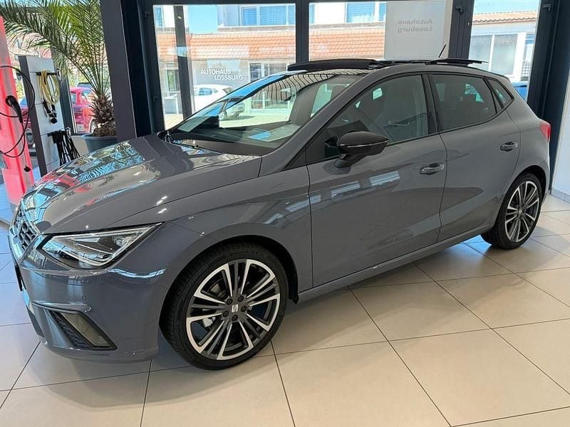 Grau Neu 2025 Seat Ibiza FR Limousine | 28.900 € (Teuer) - Bild 1/4