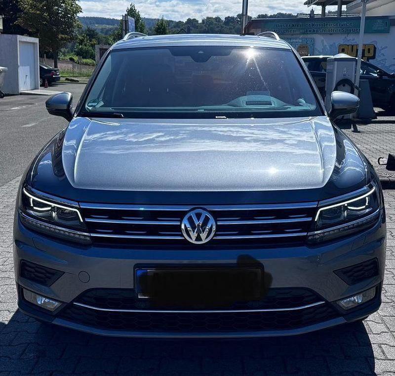 Grau Gebraucht 2019 VW Tiguan Allspace SUV | 26.700 € (Etwas zu teuer) - Bild 1/4