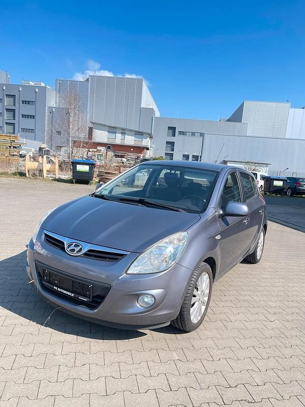Gebraucht Hyundai i20 75 PS (55 kW) 2009 Grau Kleinwagen