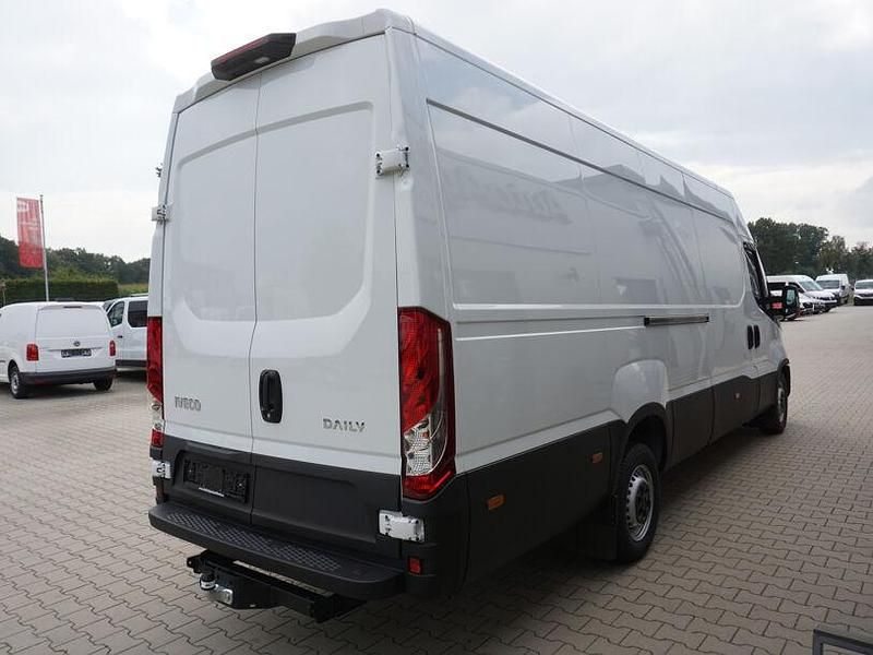 Gebraucht Iveco Daily 175 PS (128 kW) 2023 Weiss Van