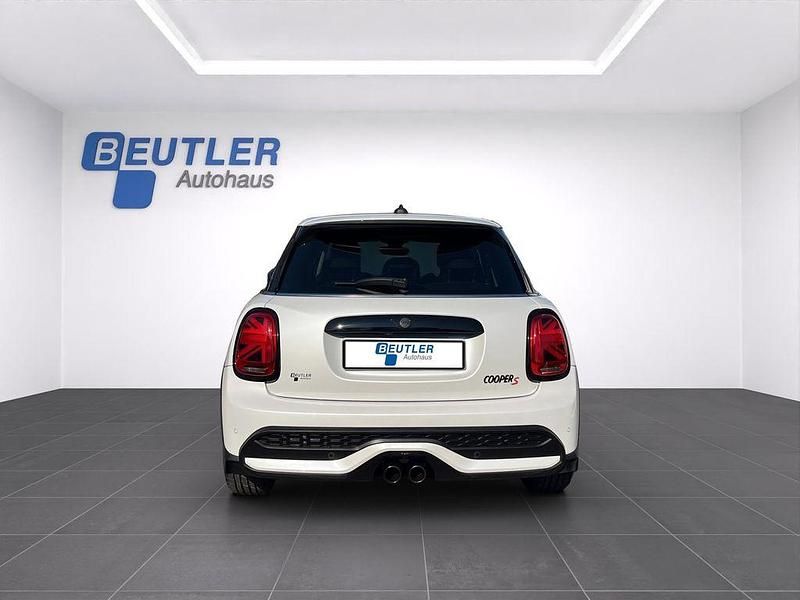 Gebraucht Mini Cooper S 178 PS (130 kW) 2023 Nanuq white Kleinwagen