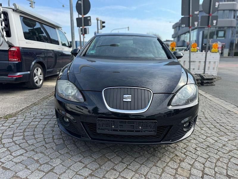 Second-hand Seat Leon Stylance 105 CP (77 kW) 2011 Negru Hatchback
