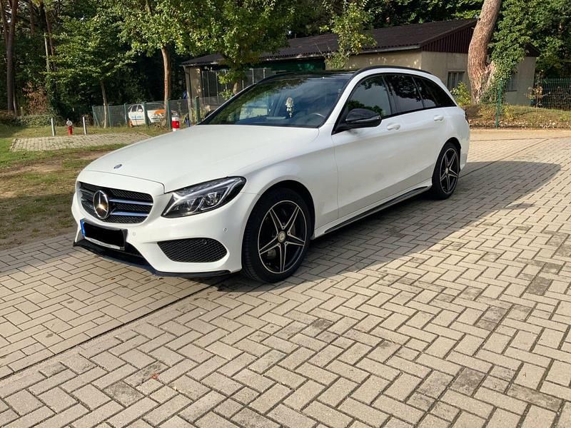 Weiß Gebraucht 2015 Mercedes C250 AMG Kombi | 21.500 € (Teuer) - Bild 1/4