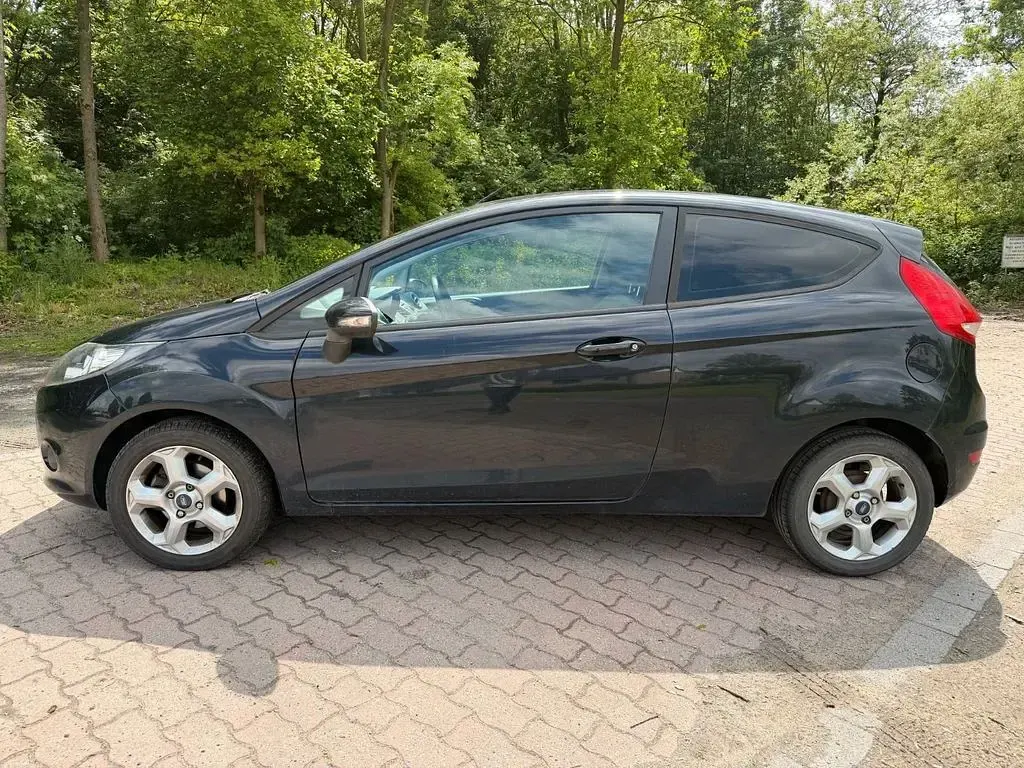Usata Ford Fiesta Trend 82 CV (60 kW) 2009 Nero Berlina