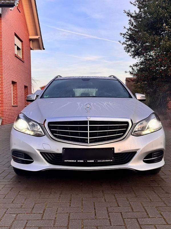Silber Gebraucht 2014 Mercedes E220 Edition Kombi | 10.700 € (Fairer Preis) - Bild 1/4