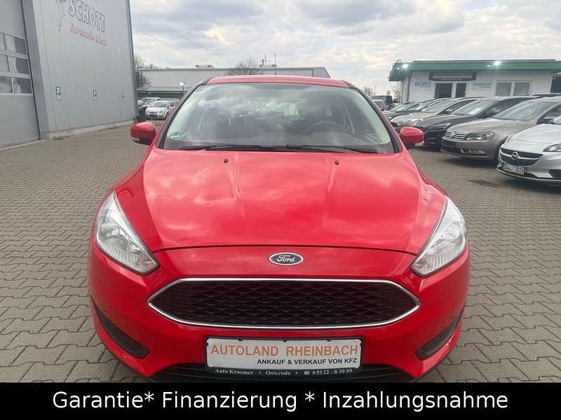 Używany Ford Focus Ambiente 101 KM (74 kW) 2016 Czerwony Sedan/Limuzyna